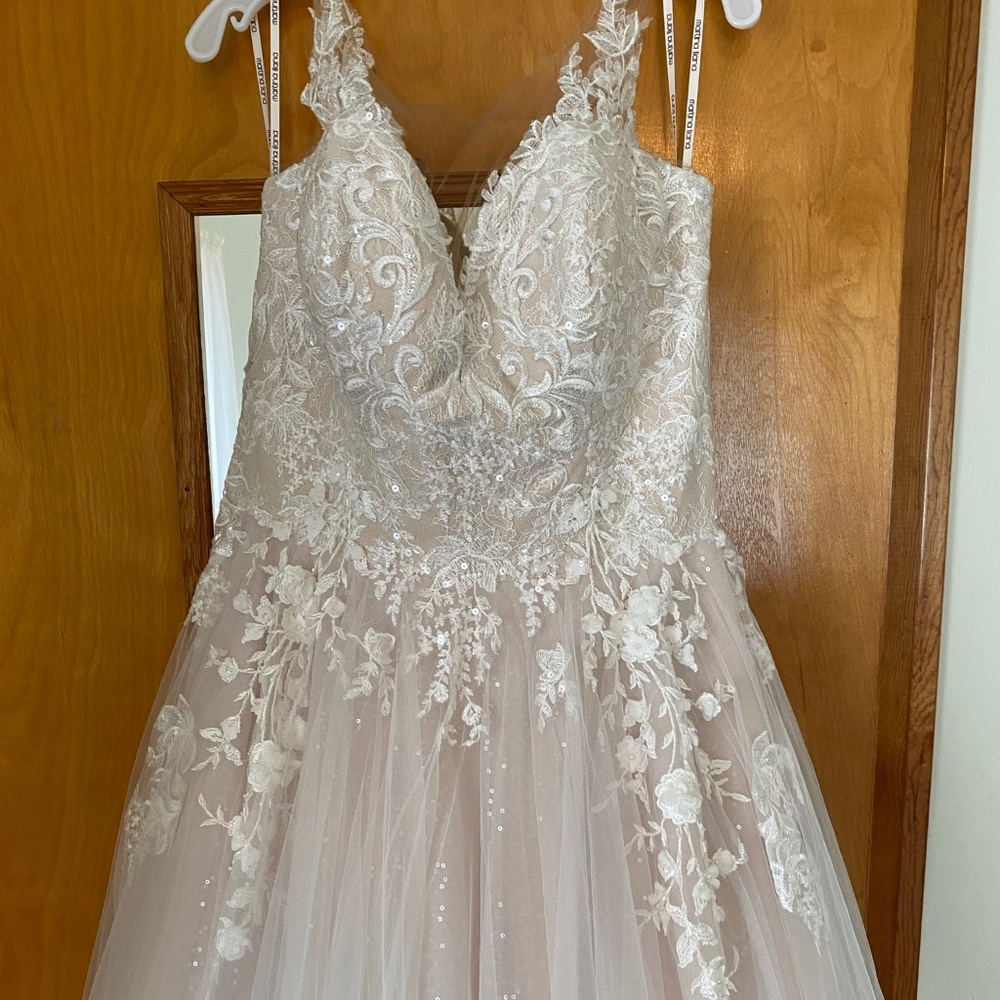 Martina Liana Lace Wedding Dress in Cream and White